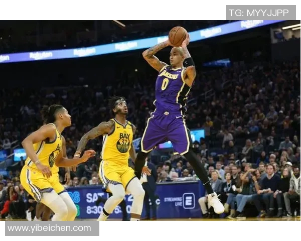 库兹马上半场表现出色连得8分贡献10分3板正负值高达9 库兹马上半场表现出色连得8分贡献10分3板正负值高达9