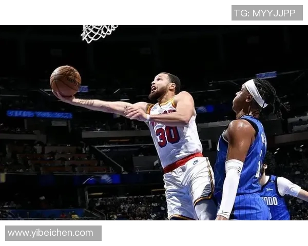 库里半场火力全开三分雨下23分助攻3次展现超级状态 库里半场火力全开三分雨下23分助攻3次展现超级状态