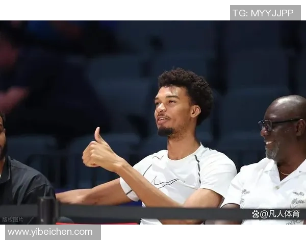 文班亚马参加投篮训练左小腿拉伤未佩戴护具靴引发关注