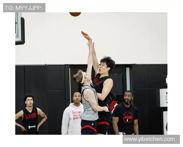 克林根谈与杨瀚森默契配合每日争抢篮板共同提升技艺