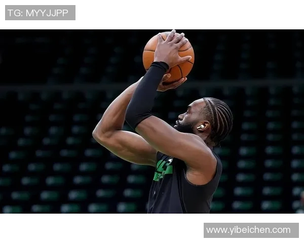 杰伦布朗分享全队胜利喜悦强调持续学习与进步的重要性