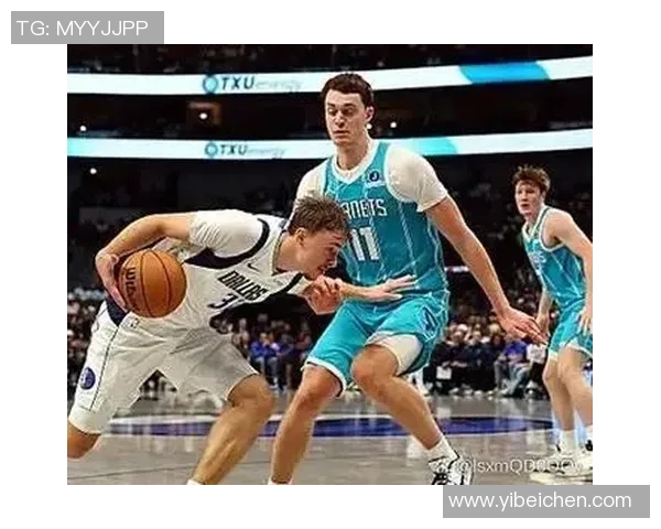 新秀卡尔克布伦纳半场表现抢眼2中2斩获8分3篮板1抢断1盖帽